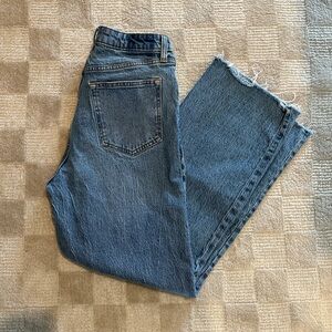 A&F Curve Love 90s High Rise Relaxed Jean (SHORT)